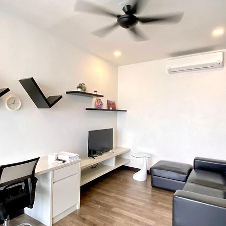 Landmark Residence 2, Studio For 2 Pax, High Floor, Nice View, Free Parking, Budget Stay กาจัง ภายนอก รูปภาพ