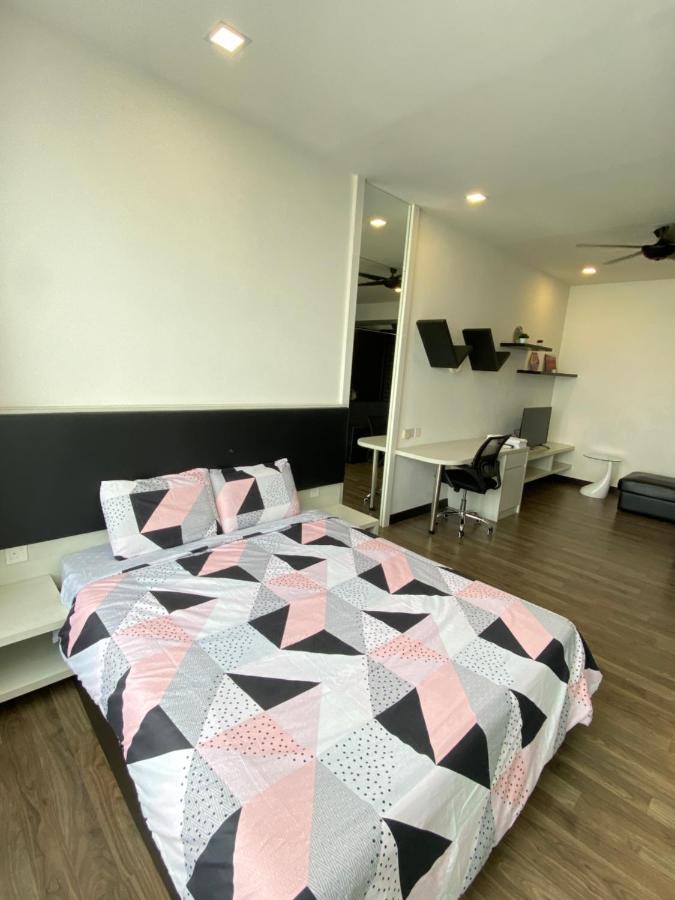Landmark Residence 2, Studio For 2 Pax, High Floor, Nice View, Free Parking, Budget Stay กาจัง ภายนอก รูปภาพ